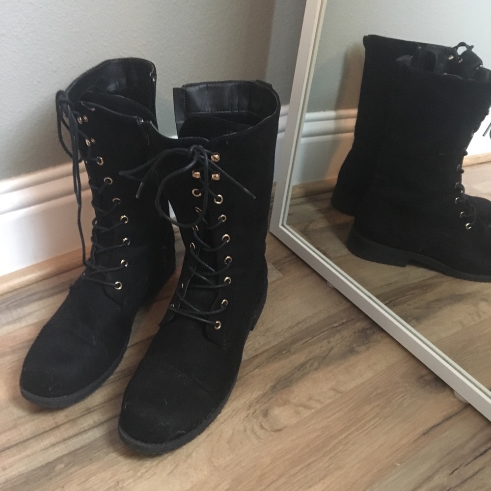 Black and gold size 12 boots